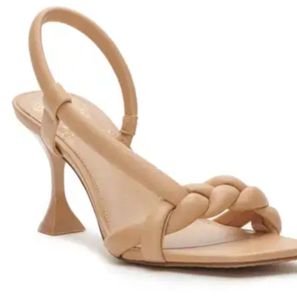 VINCE CAMUTO BELJIYA SANDAL. SIZE 8, NEW IN BOX, TAN